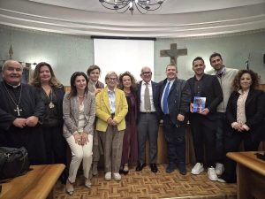 GROTTAMINARDA. GRANDE PARTECIPAZIONE ALLA PRESENTAZIONE DEL LIBRO DI CAMPANA BAOBAB GROTTAMINARDA. GRANDE PARTECIPAZIONE ALLA PRESENTAZIONE DEL LIBRO DI CAMPANA BAOBAB