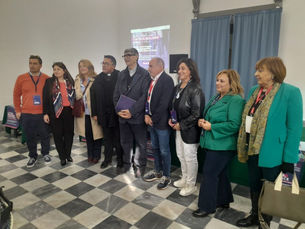 Telese Terme, Don Maurizio Patriciello il parroco di periferia, incontra studenti e terzo settore.