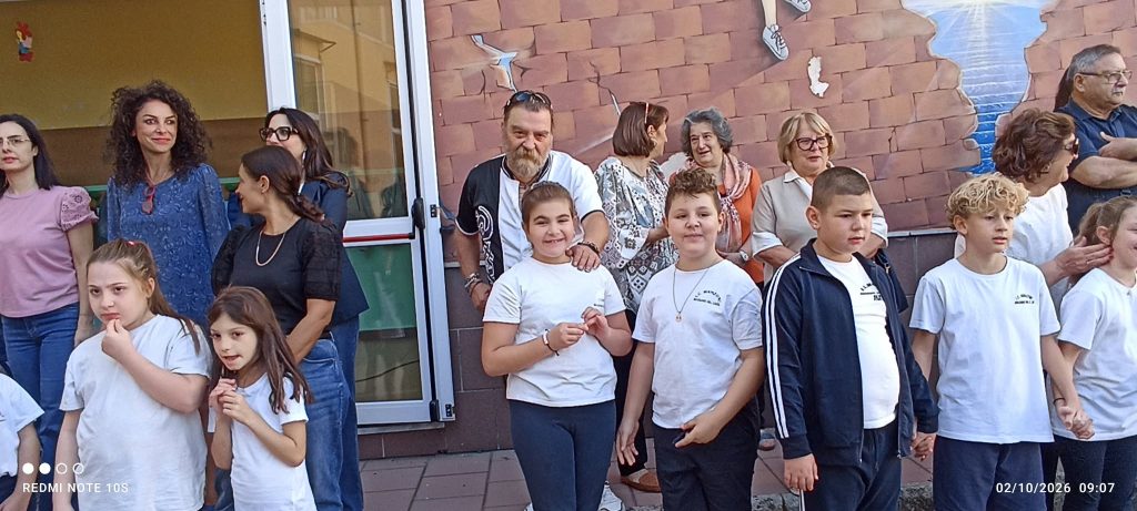 Mugnano del Cardinale, nonni e nipoti insieme a scuola: festa ed emozioni all’Istituto “Alessandro Manzoni” (Foto e video)
