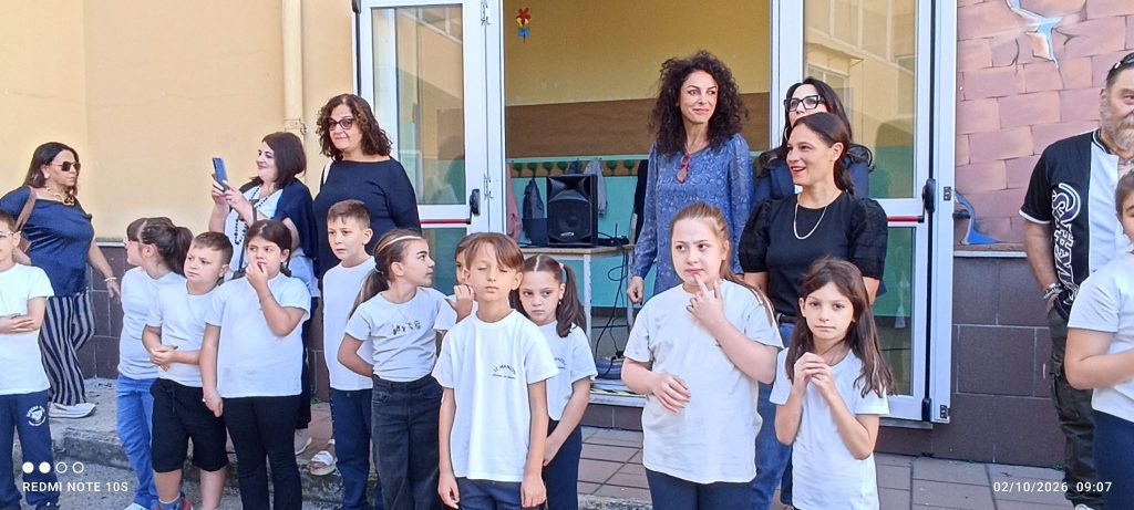 Mugnano del Cardinale, nonni e nipoti insieme a scuola: festa ed emozioni all’Istituto “Alessandro Manzoni” (Foto e video)