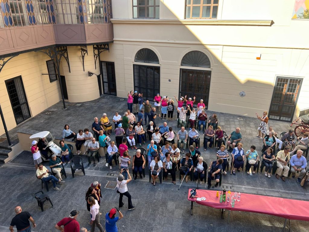 Sirignano celebra i nonni: grande festa al Palazzo del Principe Sirignano celebra i nonni: grande festa al Palazzo del Principe