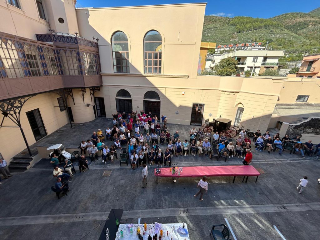 Sirignano celebra i nonni: grande festa al Palazzo del Principe Sirignano celebra i nonni: grande festa al Palazzo del Principe