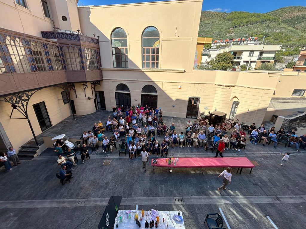 Sirignano celebra i nonni: grande festa al Palazzo del Principe Sirignano celebra i nonni: grande festa al Palazzo del Principe