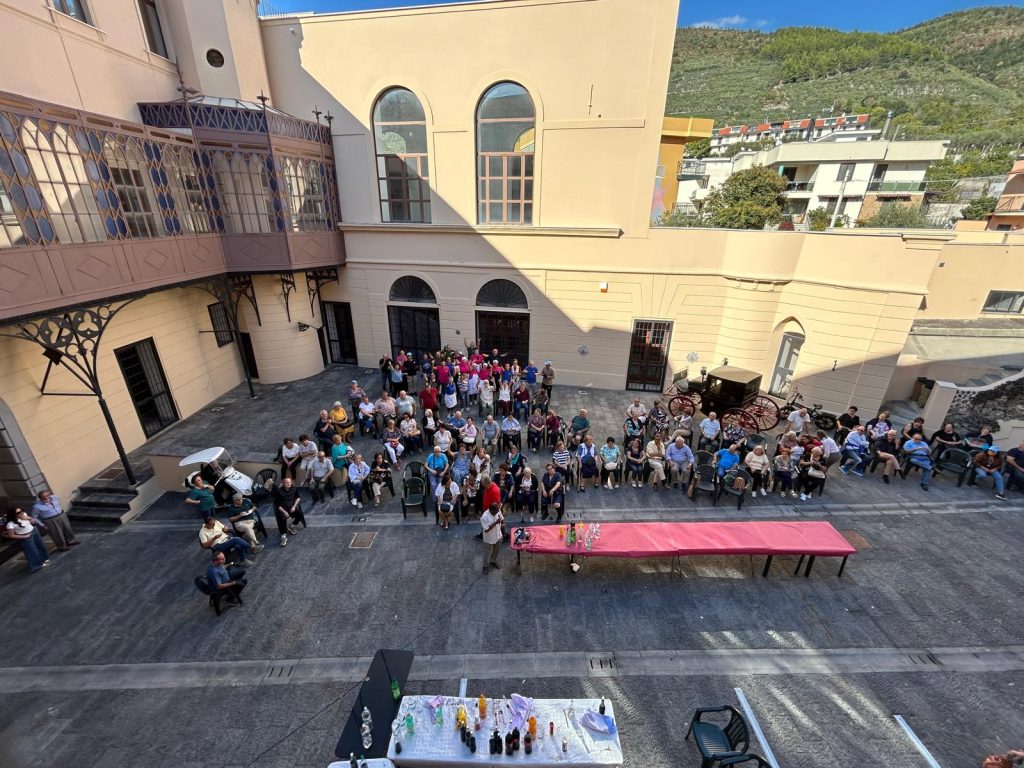 Sirignano celebra i nonni: grande festa al Palazzo del Principe Sirignano celebra i nonni: grande festa al Palazzo del Principe