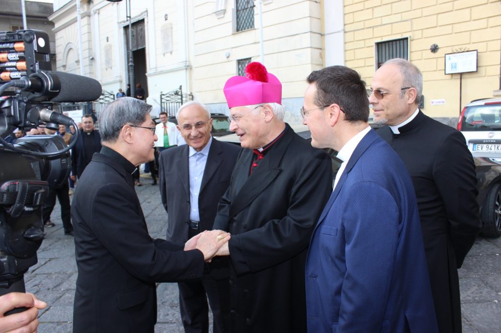 Il cardinale Tagle nuovo decano del Collegio cardinalizio: da Mugnano gli auguri al porporato che visitò Santa Filomena nel 2023.(Foto)