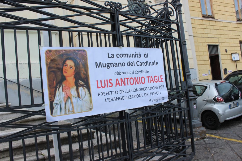 Il cardinale Tagle nuovo decano del Collegio cardinalizio: da Mugnano gli auguri al porporato che visitò Santa Filomena nel 2023.(Foto)