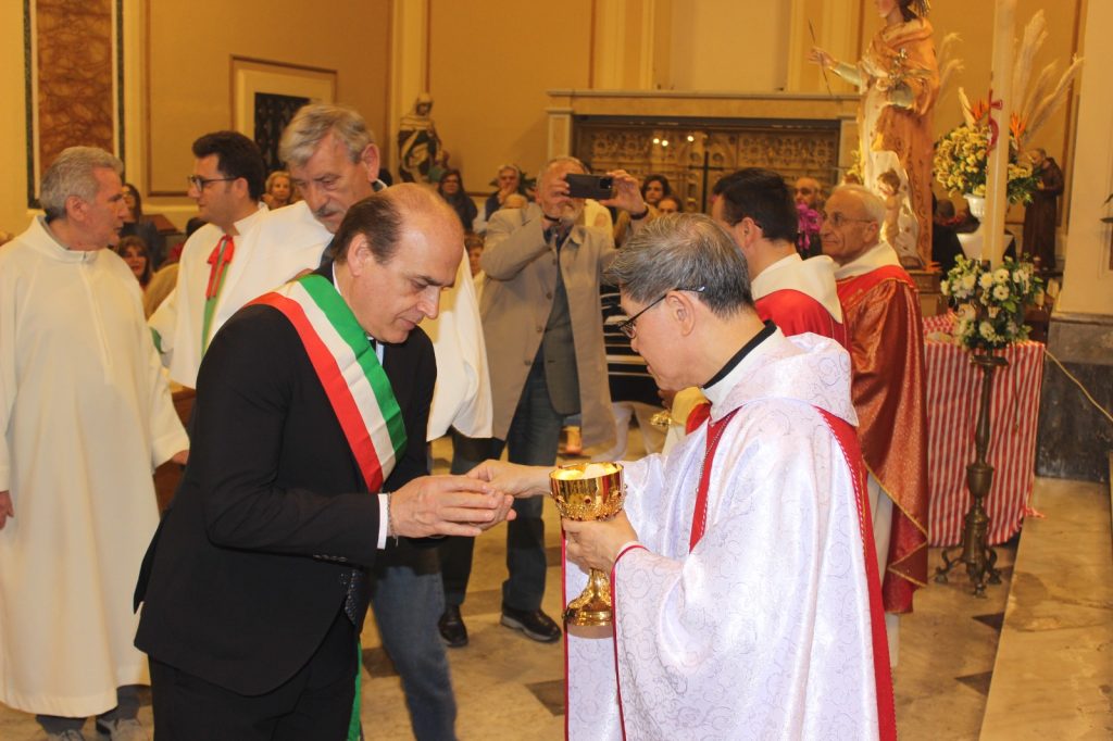 Il cardinale Tagle nuovo decano del Collegio cardinalizio: da Mugnano gli auguri al porporato che visitò Santa Filomena nel 2023.(Foto)