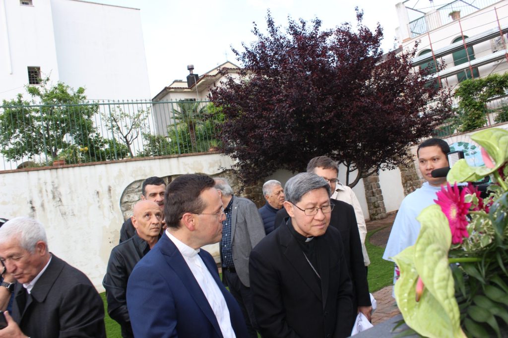Il cardinale Tagle nuovo decano del Collegio cardinalizio: da Mugnano gli auguri al porporato che visitò Santa Filomena nel 2023.(Foto)