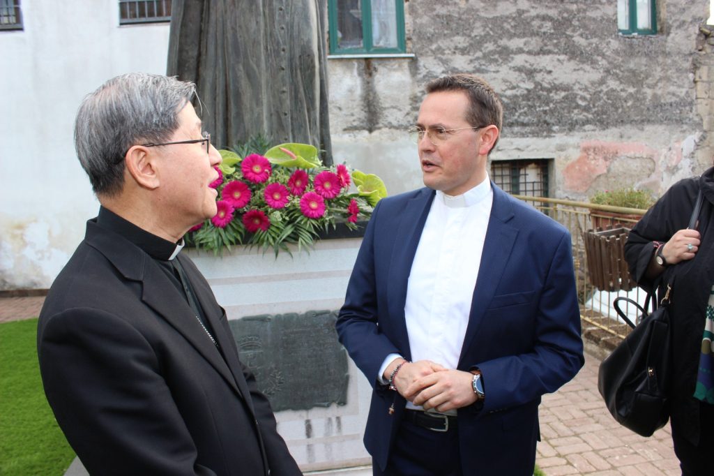 Il cardinale Tagle nuovo decano del Collegio cardinalizio: da Mugnano gli auguri al porporato che visitò Santa Filomena nel 2023.(Foto)