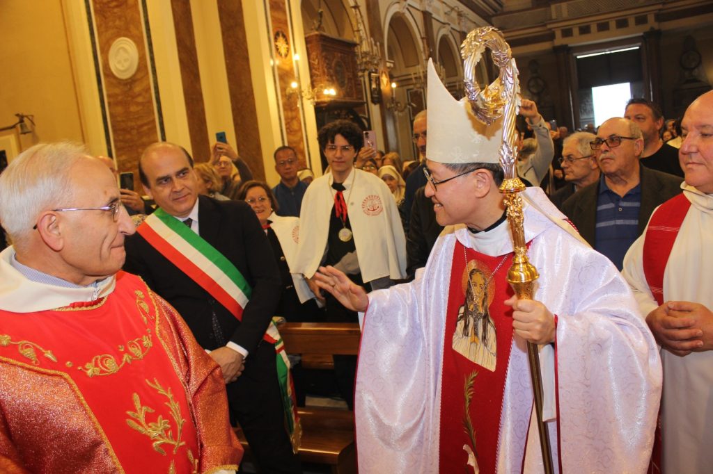 Il cardinale Tagle nuovo decano del Collegio cardinalizio: da Mugnano gli auguri al porporato che visitò Santa Filomena nel 2023.(Foto)
