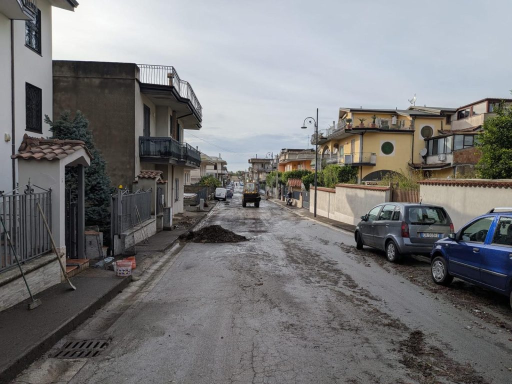QUADRELLE, BOMBA D’ACQUA DELL’8 OTTOBRE: STRADE INVASE DAL FANGO, MOBILITAZIONE DI AMMINISTRATORI E VOLONTARI