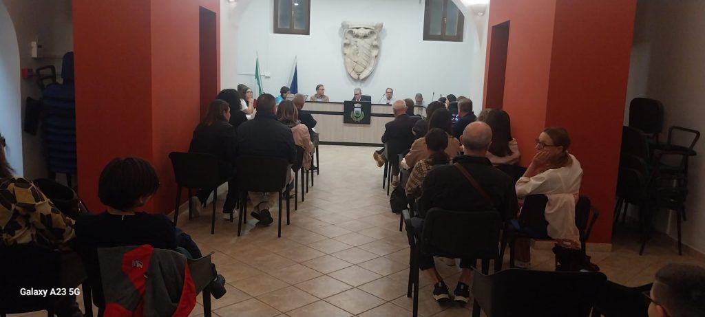 AVELLA. Il Circolo Culturale Nicola Pugliese presenta la poetessa Anna Napolitano AVELLA. Il Circolo Culturale Nicola Pugliese presenta la poetessa Anna Napolitano