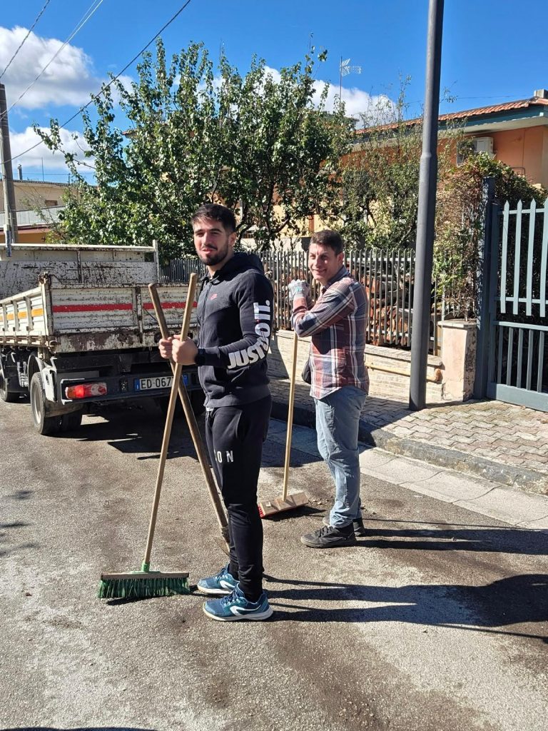 QUADRELLE, GLI “ANGELI DEL FANGO” ANCORA IN CAMPO: PROSEGUONO LE OPERAZIONI DI PULIZIA DOPO LA BOMBA D’ACQUA DELL’8 OTTOBRE QUADRELLE, GLI “ANGELI DEL FANGO” ANCORA IN CAMPO: PROSEGUONO LE OPERAZIONI DI PULIZIA DOPO LA BOMBA D’ACQUA DELL’8 OTTOBRE