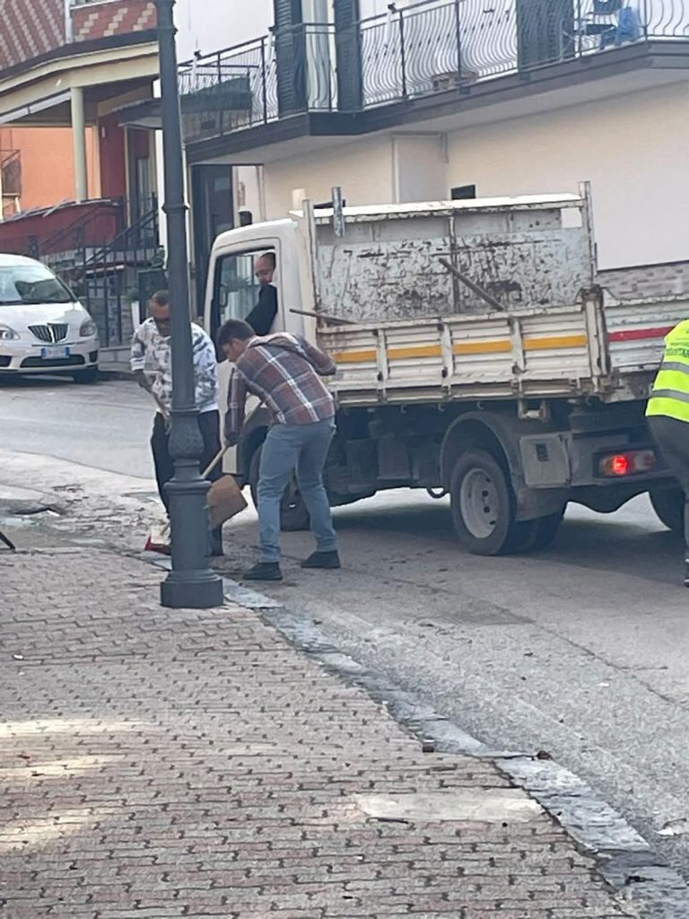QUADRELLE, GLI “ANGELI DEL FANGO” ANCORA IN CAMPO: PROSEGUONO LE OPERAZIONI DI PULIZIA DOPO LA BOMBA D’ACQUA DELL’8 OTTOBRE QUADRELLE, GLI “ANGELI DEL FANGO” ANCORA IN CAMPO: PROSEGUONO LE OPERAZIONI DI PULIZIA DOPO LA BOMBA D’ACQUA DELL’8 OTTOBRE