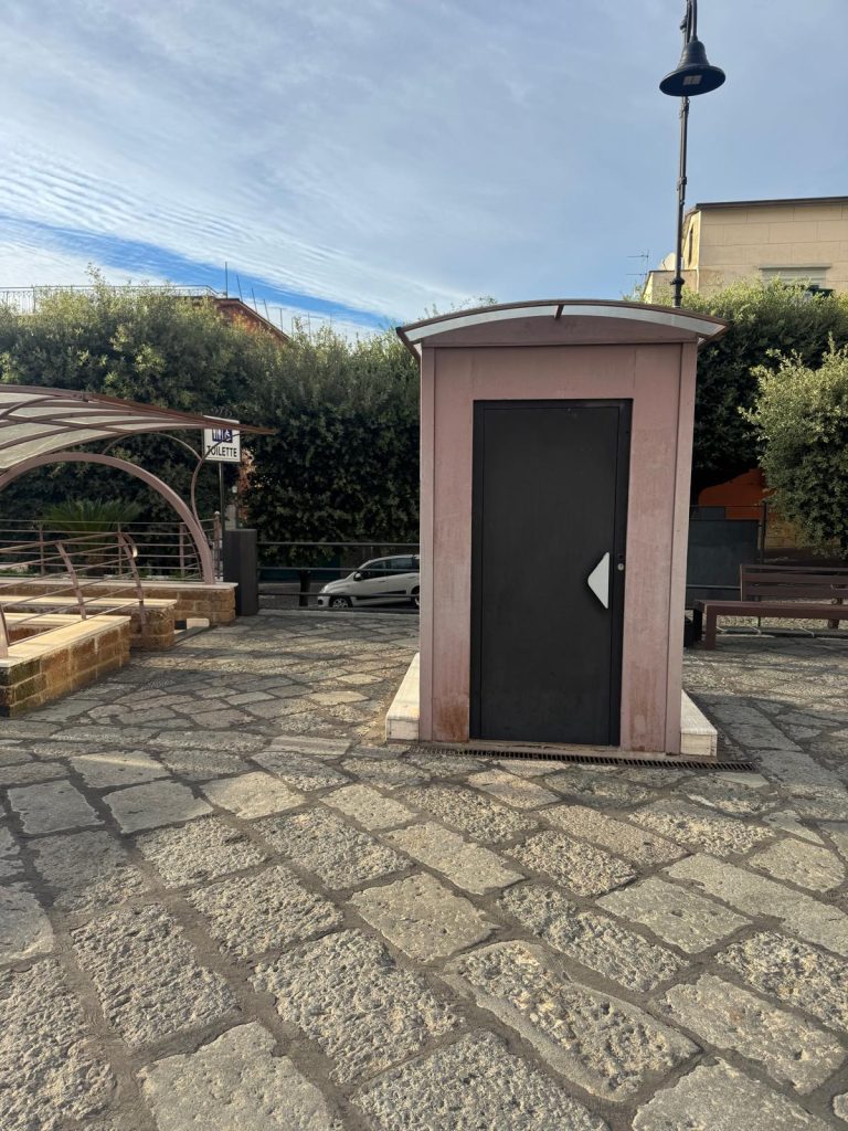 Mugnano del Cardinale, ascensore del parcheggio di piazza Umberto I mai attivato: una segnalazione riapre il tema dell’accessibilità