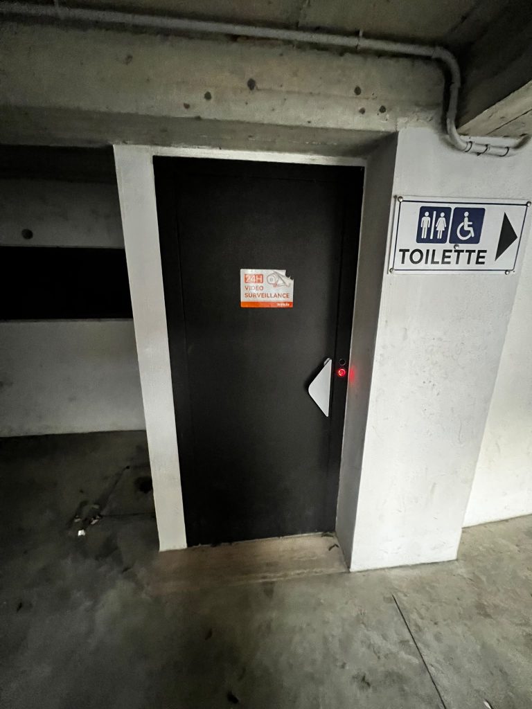 Mugnano del Cardinale, ascensore del parcheggio di piazza Umberto I mai attivato: una segnalazione riapre il tema dell’accessibilità