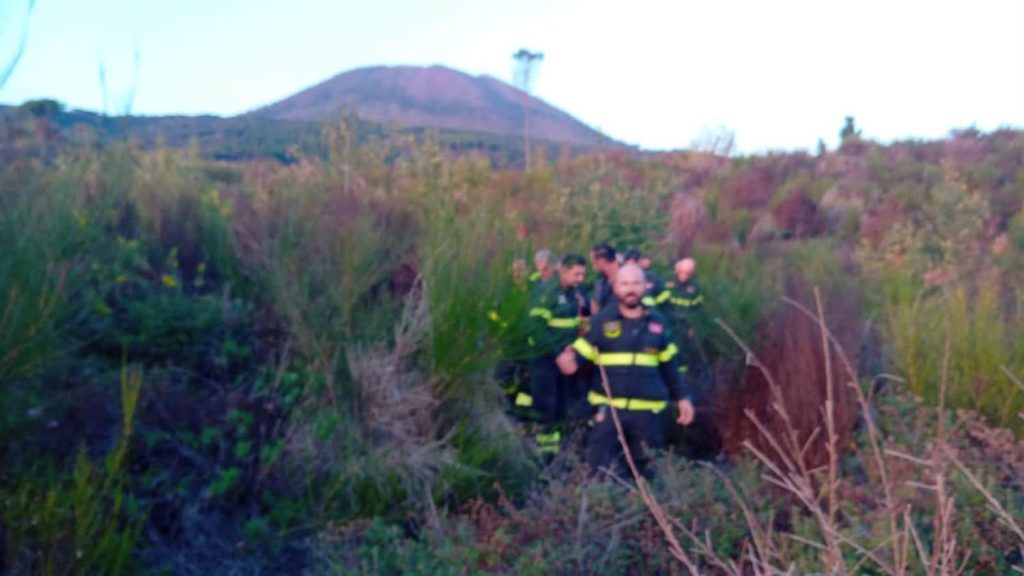 Torre del Greco, ritrovato vivo dopo quasi cinque giorni: salvato un uomo di 71 anni disperso in una zona impervia
