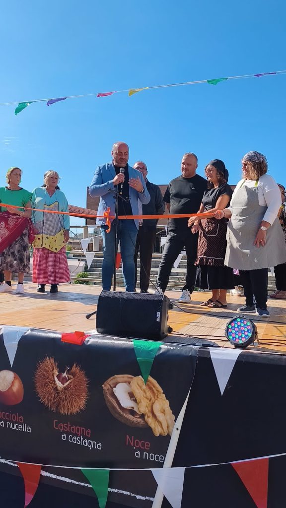 Visciano, successo per la Festa della Vendemmia: piazza gremita e grande partecipazione di famiglie e bambini Visciano, successo per la Festa della Vendemmia: piazza gremita e grande partecipazione di famiglie e bambini