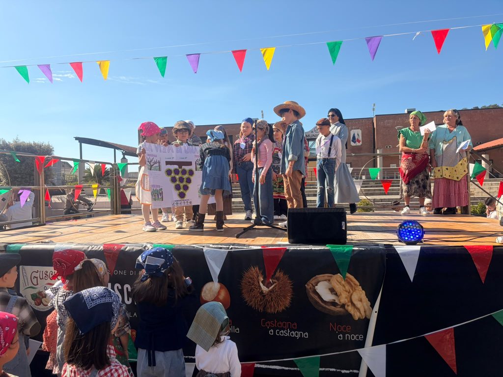 Visciano, successo per la Festa della Vendemmia: piazza gremita e grande partecipazione di famiglie e bambini Visciano, successo per la Festa della Vendemmia: piazza gremita e grande partecipazione di famiglie e bambini