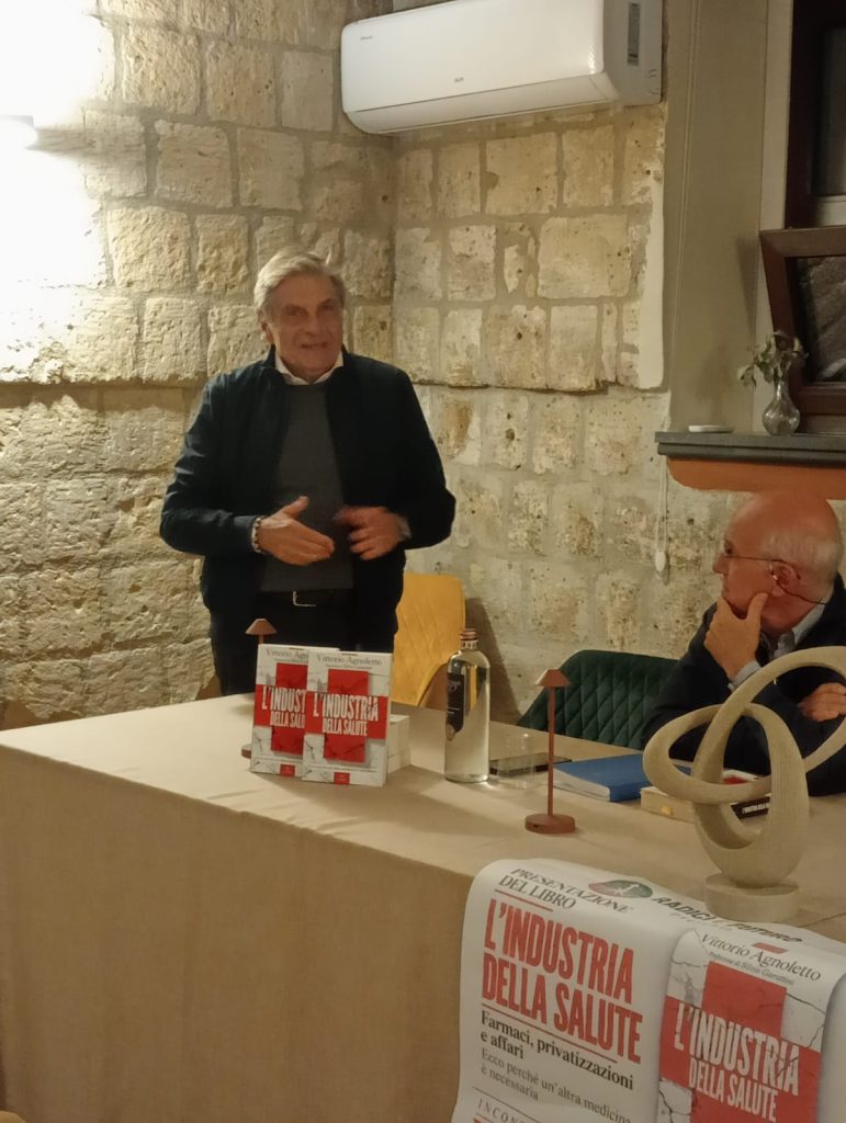 Successo oltre le aspettative ad Avella per la presentazione del libro Lindustria della salute di Vittorio Agnoletto.