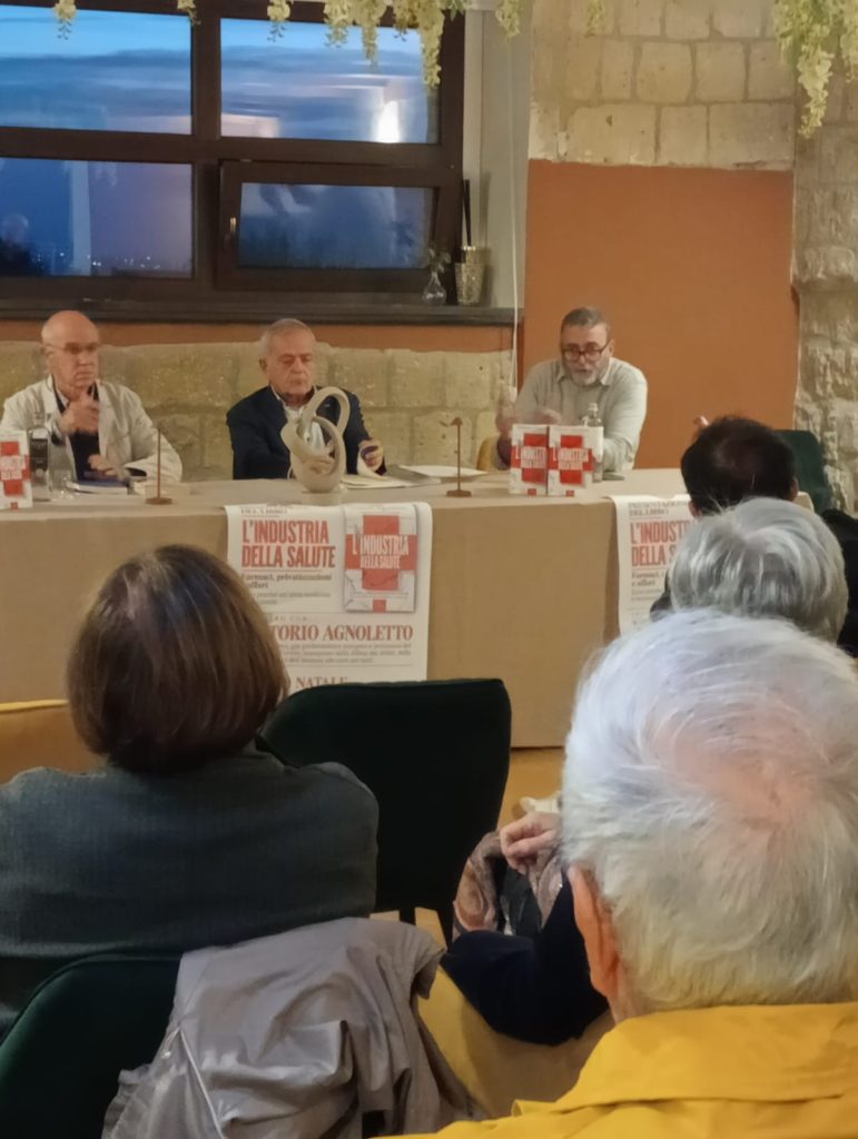 Successo oltre le aspettative ad Avella per la presentazione del libro Lindustria della salute di Vittorio Agnoletto.