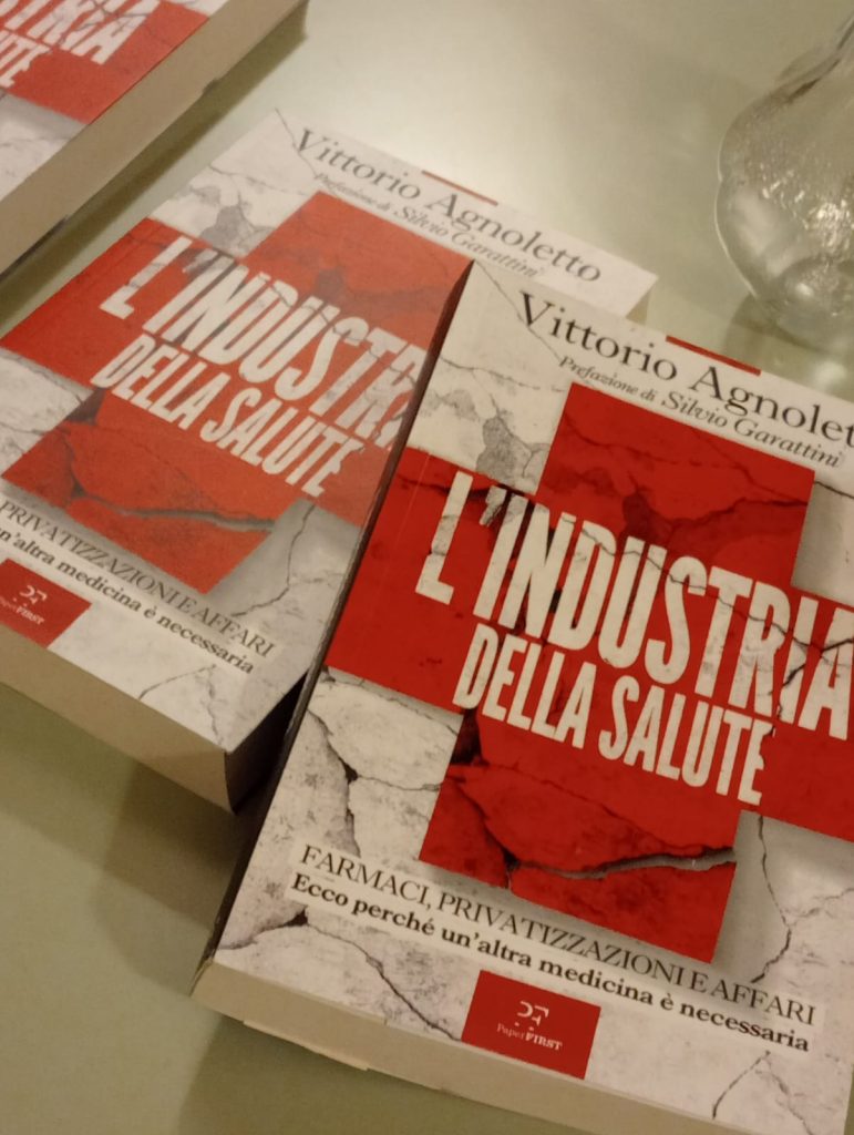 Successo oltre le aspettative ad Avella per la presentazione del libro Lindustria della salute di Vittorio Agnoletto.