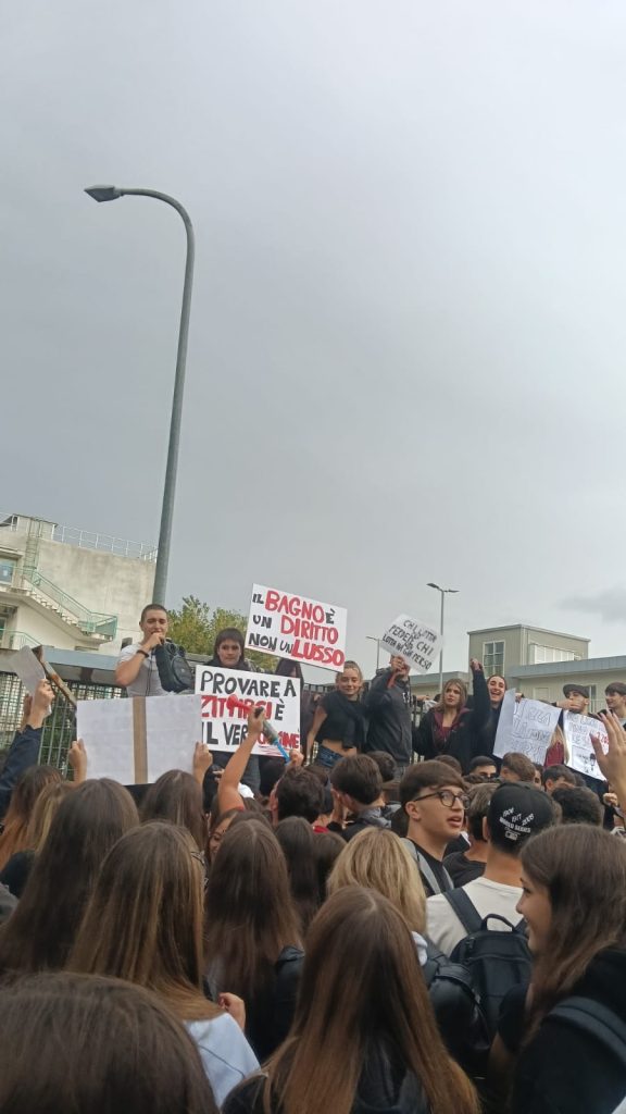 Cicciano: gli studenti del Liceo Medi in protesta