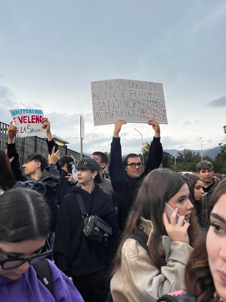 Cicciano: gli studenti del Liceo Medi in protesta