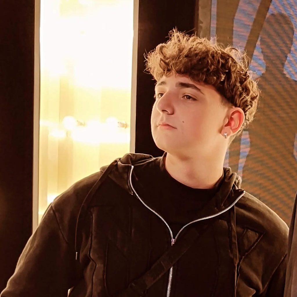 Pollena Trocchia, Alfonso Salierno compie 18 anni: gli auguri della famiglia Pollena Trocchia, Alfonso Salierno compie 18 anni: gli auguri della famiglia
