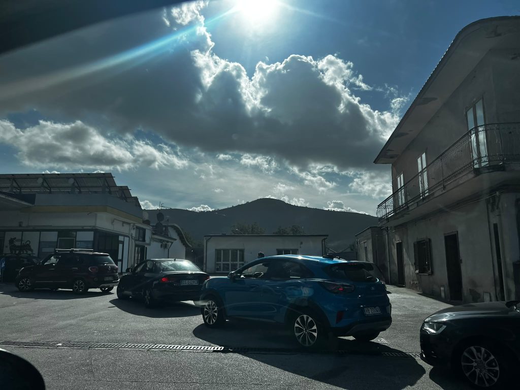 AVELLA. Torna il gasolio nei distributori dell’area mandamentale: automobilisti in fila all’Eni AVELLA. Torna il gasolio nei distributori dell’area mandamentale: automobilisti in fila all’Eni