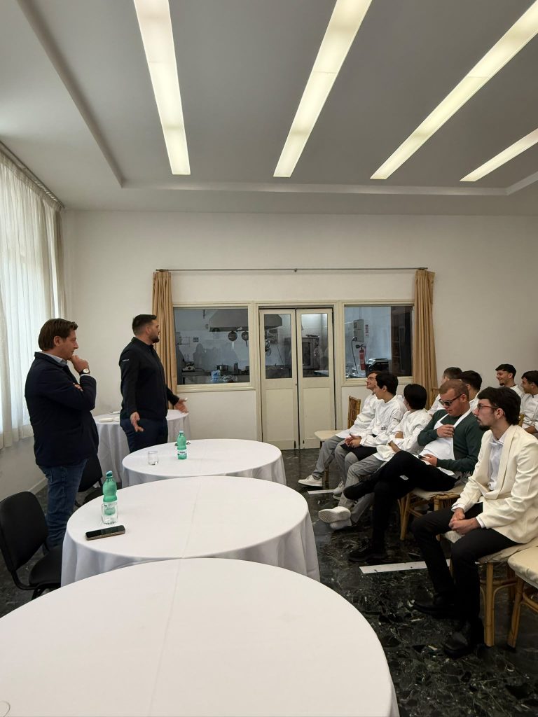 Tommaso Foglia all Istituto Paritario G. Galilei di Nola: passione e sogni incontrano la scuola Tommaso Foglia all Istituto Paritario G. Galilei di Nola: passione e sogni incontrano la scuola