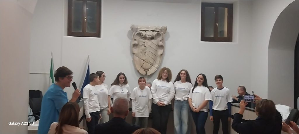 AVELLA. Il Circolo Culturale Nicola Pugliese presenta la poetessa Anna Napolitano AVELLA. Il Circolo Culturale Nicola Pugliese presenta la poetessa Anna Napolitano