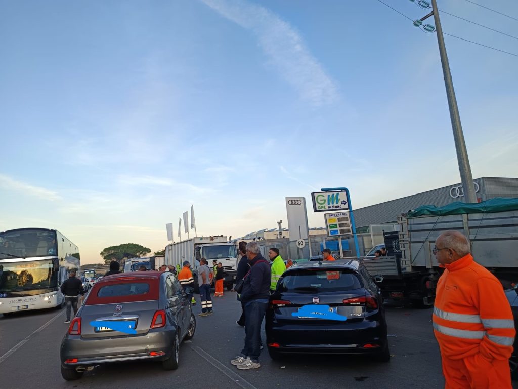 Nola, sciopero dei camionisti: disagi allaccesso al casello autostradale, lunghe code fino alla Statale 7 bis