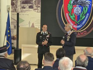 Saviano, l’Associazione Nazionale Carabinieri celebra la fedeltà e i valori dell’Arma: riconoscimenti ai soci e un premio speciale alla stilista Michelina Galeotafiore