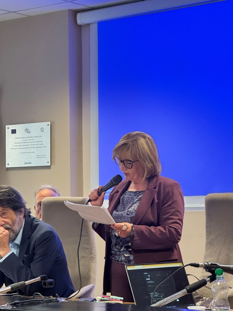 NOLA. Massimo Cacciari al Masullo Theti. Kaos Nomos, la dicotomia che attraversa la società robotizzata e dell’Ia NOLA. Massimo Cacciari al Masullo Theti. Kaos Nomos, la dicotomia che attraversa la società robotizzata e dell’Ia