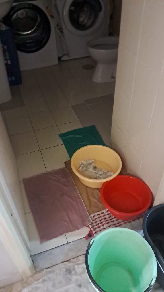 Roccarainola, tre anni con lacqua in casa: “Abbiamo un bambino disabile, non ce la facciamo più” – L’appello Roccarainola, tre anni con lacqua in casa: “Abbiamo un bambino disabile, non ce la facciamo più” – L’appello