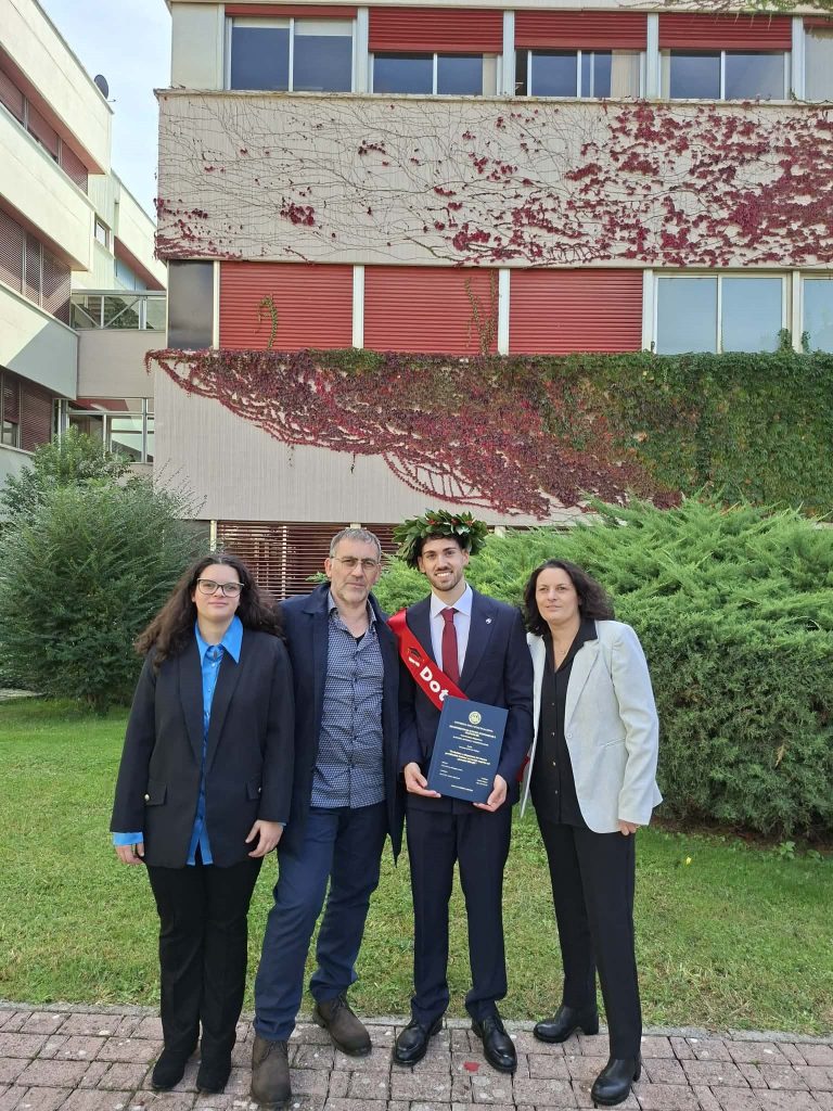Quadrelle: laurea magistrale con 110 e lode in Economia, Governo e Amministrazione per Antonio Capuano Quadrelle: laurea magistrale con 110 e lode in Economia, Governo e Amministrazione per Antonio Capuano