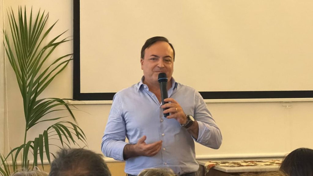 Avella, a Palazzo Borrelli la presentazione del libro “Antonio Borrelli Chirurgo” di Antonio Brillantino. Video e Foto