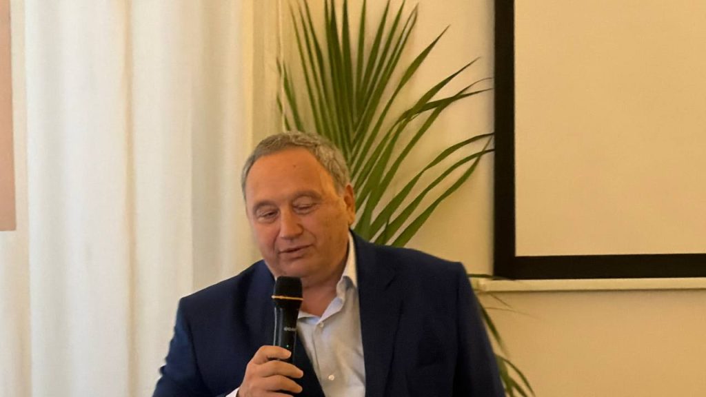 Avella, a Palazzo Borrelli la presentazione del libro “Antonio Borrelli Chirurgo” di Antonio Brillantino. Video e Foto