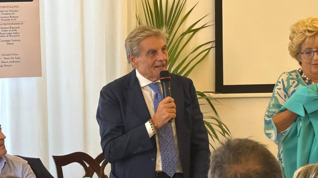 Avella, a Palazzo Borrelli la presentazione del libro “Antonio Borrelli Chirurgo” di Antonio Brillantino. Video e Foto