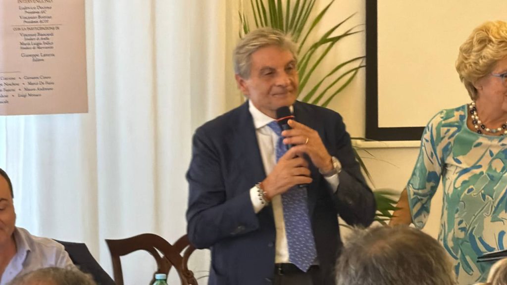 Avella, a Palazzo Borrelli la presentazione del libro “Antonio Borrelli Chirurgo” di Antonio Brillantino. Video e Foto